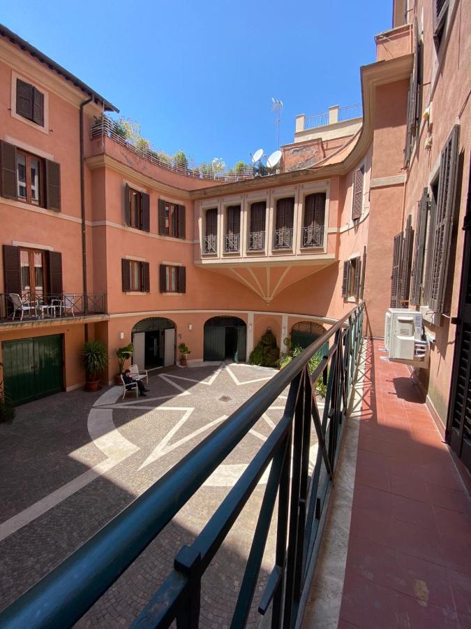 Trevi Ducal Palace Rzym Zewnętrze zdjęcie